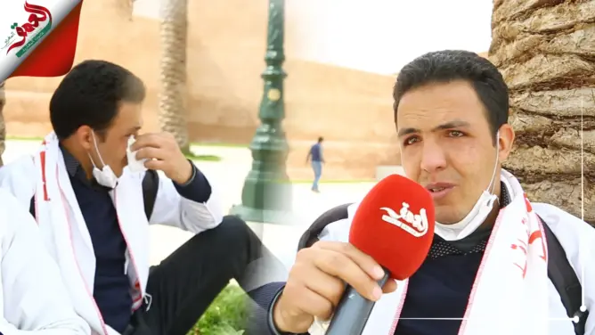 أستاذ متعاقد يذرف الدموع: تعرضنا لكل أشكال القمع ولن نستسلم