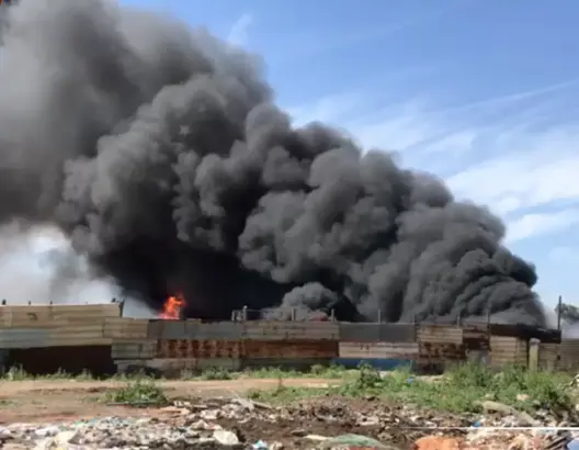 النيران تلتهم سوق “لافيراي” بحي البركة بالبيضاء