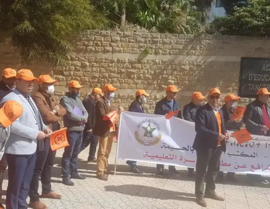 احتجاجات أمام أكاديمية تطوان تطالب برحيل أمزازي.. ودحمان يندد بالمقاربة الأمنية