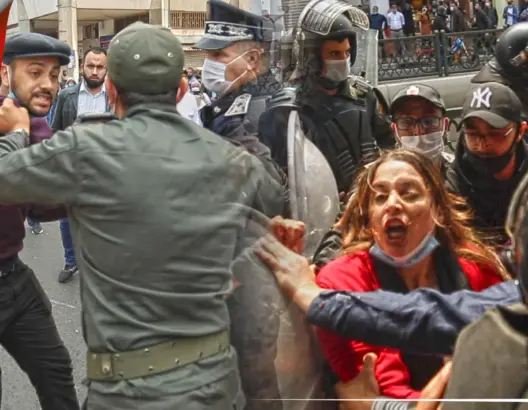 أبرز مشاهد الاعتقالات والإصابات في صفوف الأساتذة المتعاقدين أثناء تدخل الأمن (فيديوهات وصور)