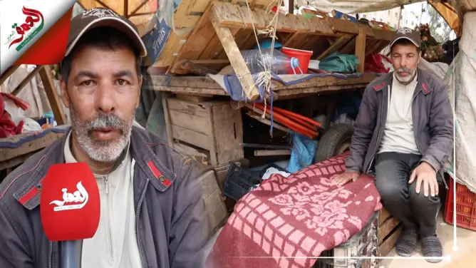 تخلت عنه زوجته لعدم استفادته من السكن.. مغربي يعاني المرض والتشرد ويناشد المحسنين (فيديو)