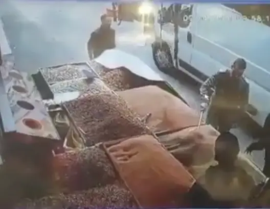 صاحب محلي تجاري داخل قسارية بالبيضاء يشتكي شطط قائد في استعمال السلطة (فيديو)
