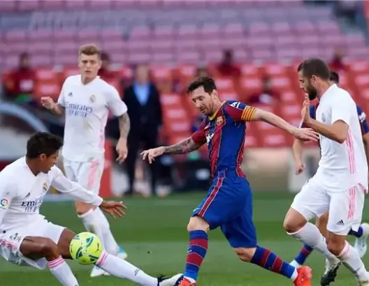 ريال مدريد يحسم “كلاسيكو الأرض” لصالحه ويرتقي لصدارة الليغا مع جاره أتلتيكو
