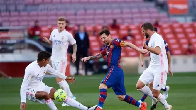 ريال مدريد يحسم “كلاسيكو الأرض” لصالحه ويرتقي لصدارة الليغا مع جاره أتلتيكو