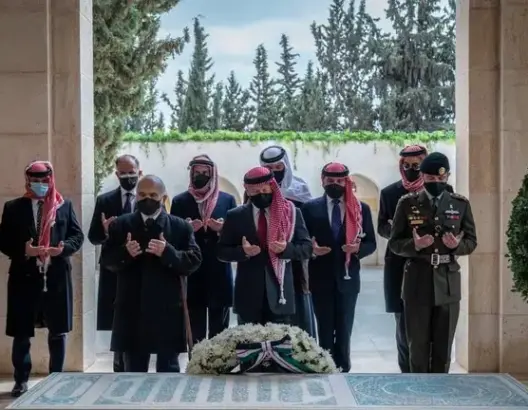 العاهل الأردني الملك عبد الله يظهر لأول مرة رفقة الأمير حمزة بعد الأزمة