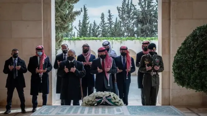العاهل الأردني الملك عبد الله يظهر لأول مرة رفقة الأمير حمزة بعد الأزمة