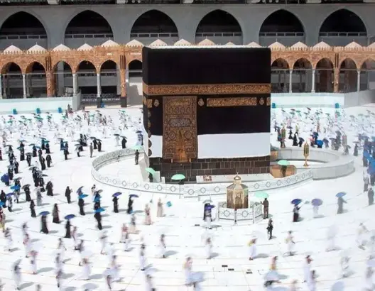 بعد عام ونصف من التوقف.. السعودية تستأنف تلقي طلبات العمرة من الخارج