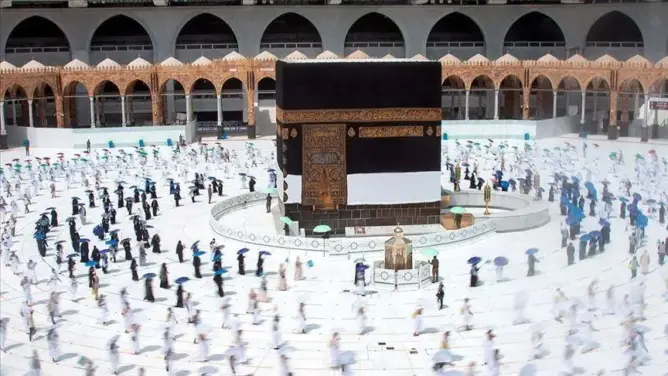 بعد عام ونصف من التوقف.. السعودية تستأنف تلقي طلبات العمرة من الخارج