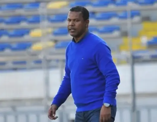 بعد يومين من “الديربي”.. الرجاء ينفصل عن مدربه التونسي لسعد الشابي