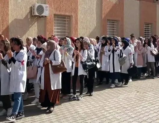 إضفاء صفة “الموظف العمومي” على المتعاقدين وتسوية معاشاتهم يدخلان حيز التنفيذ