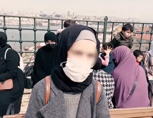 أسر مغربية فارة من سوريا وعالقة بتركيا تناشد السلطات لحل أزمتها والعودة للوطن (فيديو)