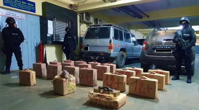 إجهاض محاولة تهريب 529 كلغ من مخدر الشيرا وتوقيف 8 أشخاص بالعيون
