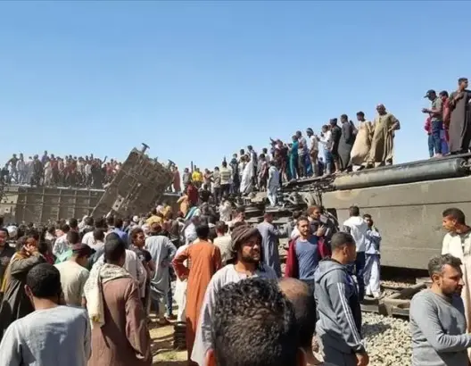 مصر.. قتلى وجرحى في انقلاب قطار ركاب زاغ عن سكته