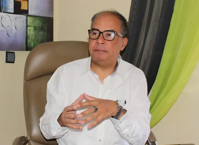 هيئة تطالب بالتراجع عن قرار عزل الكاتب المغربي “ناشيد”