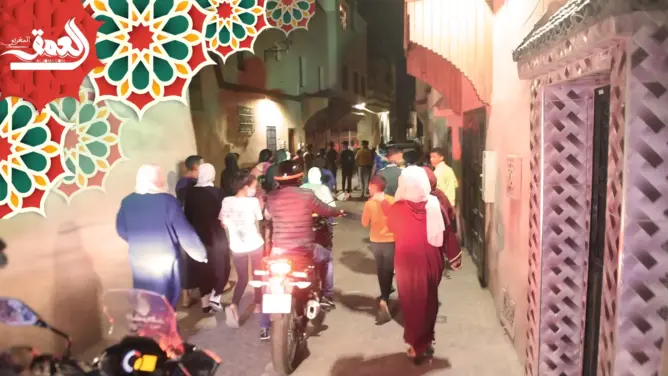 مطاردات بوليسية بمراكش لقاصرين احتجوا على اعتقال 10 أشخاص أقاموا صلاة التراويح (فيديو)