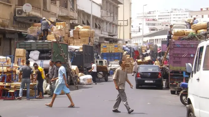 أشغال الطرامواي تخنق “درب عمر” القلب النابض للعاصمة الاقتصادية للمملكة(فيديو)