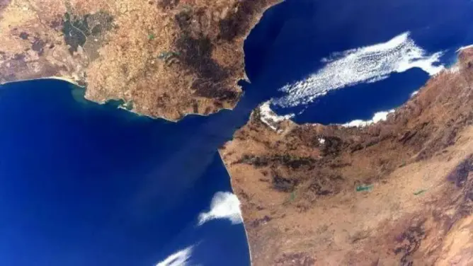 الربط القاري بين المغرب وإسبانيا.. اعمارة ونظيره الإسباني يدعوان لاجتماع حكومي مشترك
