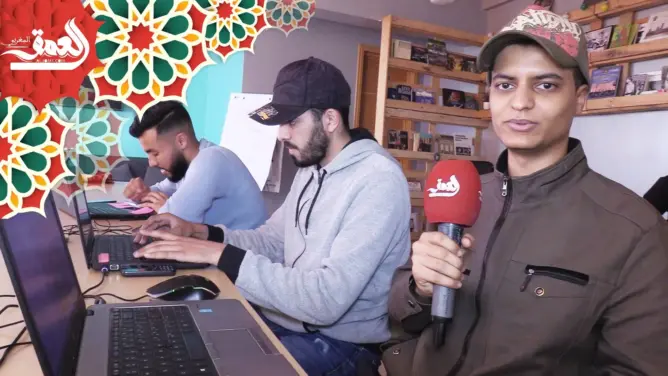 طلبة مغاربة يبتكرون لعبة إلكترونية تساعد على فهم دروس الكمياء (فيديو)