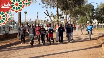 مع استمرار إغلاق الأندية الرياضية.. مغاربة يفضلون الهواء الطلق لممارسة الرياضة قبل الإفطار (فيديو)