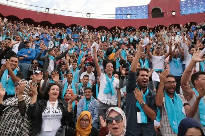 شبيبة الأحرار تستنكر “الهجمة الممنهجة” ضد الحزب وتتهم وهبي بـ”الإساءة للسياسة”