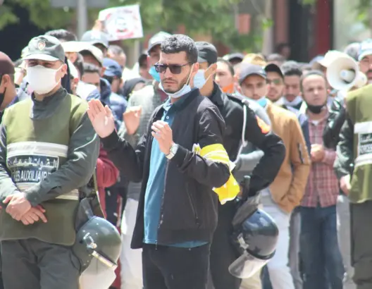 “المتعاقدون” يتوافدون على الرباط في “إنزال وطني”.. والمحكمة تؤجل ملف زملائهم المتابعين (فيديو)