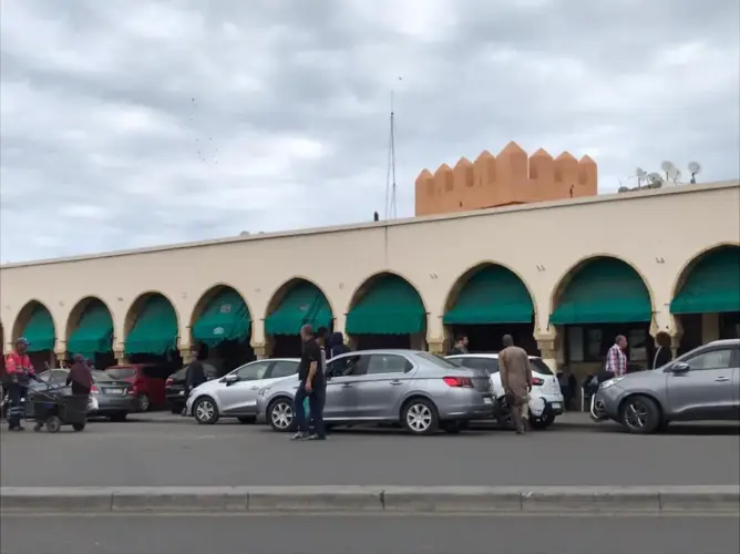 أزمة “كورونا” تدفع مهاجرين أفارقة بالبيضاء إلى “التسول” وامتهان “النقل السري”