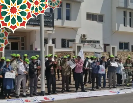 أطر الإدارة التربوية يصعدون ضد أمزازي ويحتجون أمام أكاديمية سوس (فيديو)