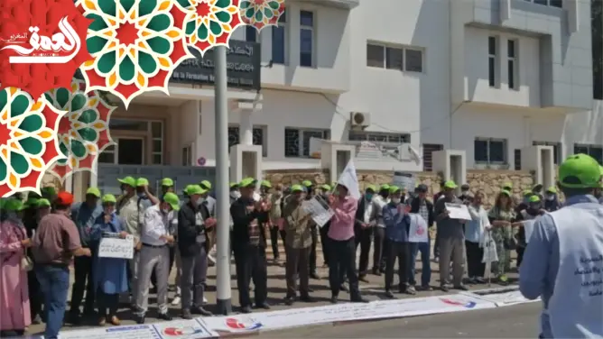 أطر الإدارة التربوية يصعدون ضد أمزازي ويحتجون أمام أكاديمية سوس (فيديو)