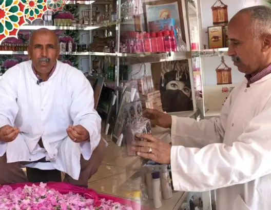 قلعة امكونة .. الطريقة التقليدية لتقطير الورد العطري ومشاكل القطاع (فيديو)