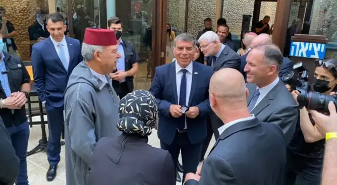 بينهم المغرب.. وزير الخارجية الإسرائيلي يجمع سفراء 10 دول على مائدة الإفطار