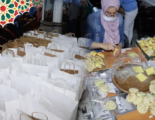 عابر سبيل.. مبادرة إنسانية تدخل الفرحة على المحتاجين طيلة شهر رمضان (فيديو)