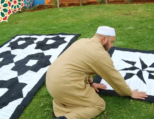 يوسف.. منشد من الرباط يحول الكمامات إلى لوحات فنية على شكل زرابي (فيديو)