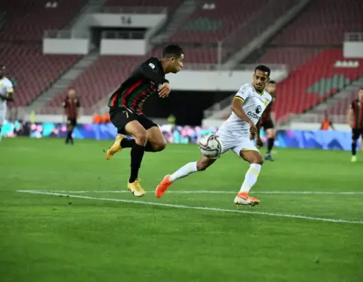 البطولة الوطنية.. المركز الثالث المؤهل للمشاركة الإفريقية يشعل الصراع بين الجيش الملكي والمغرب الفاسي