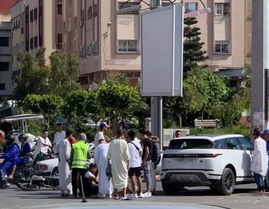 حادث سير بين سيارة ودراجة نارية يخلف جريحا بالبيضاء