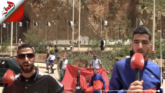 بين الجراف بالحدود المغربية الجزائرية.. مغاربة يهنئون الجيران بعيد الفطر ويرفعون شعار"الخاوة"