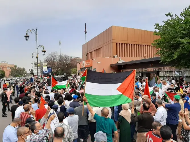 مراكش.. وقفة حاشدة تتضامن مع فلسطين وتطالب بتجريم التطبيع مع إسرائيل