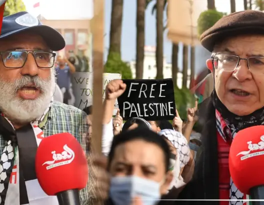 خلال وقفة تضامنية مع فلسطين.. حقوقيان يطالبان بقطع جميع العلاقات مع إسرائيل وطرد ممثلها من المغرب(فيديو)