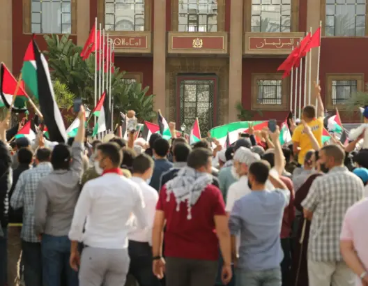 مناهضو التطبيع بالمغرب يعلنون الجمعة المقبلة “يوم غضب” ويتظاهرون أمام البرلمان دعما للأقصى