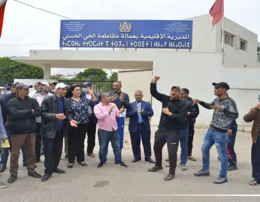لم يتوصلوا بأجورهم لشهور.. حراس الأمن الخاص يحتجون بالبيضاء ويطالبون بمستحقاتهم (فيديو)