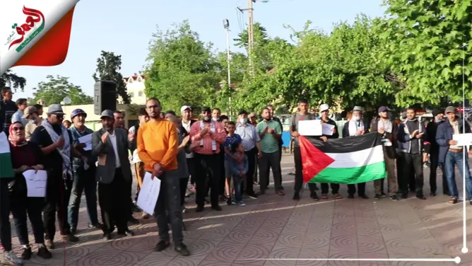 في وقفة تضامنية.. سكان الحاجب يستنكرون العدوان الإسرائيلي على غزة (فيديو)