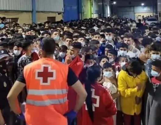 حكومة سبتة تتخذ 4 قرارات بعد “الزحف الجماعي” للمغاربة والعمدة يدعو لـ”رد قوي”
