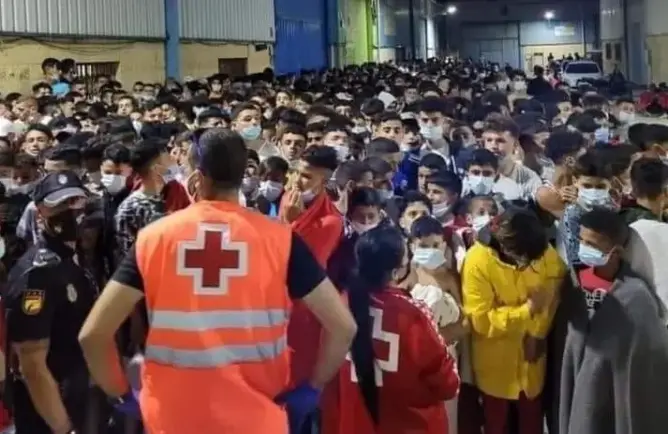 حكومة سبتة تتخذ 4 قرارات بعد “الزحف الجماعي” للمغاربة والعمدة يدعو لـ”رد قوي”