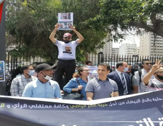وقفة احتجاجية تضامنا مع الريسوني والراضي تزامنا مع محاكمتهما
