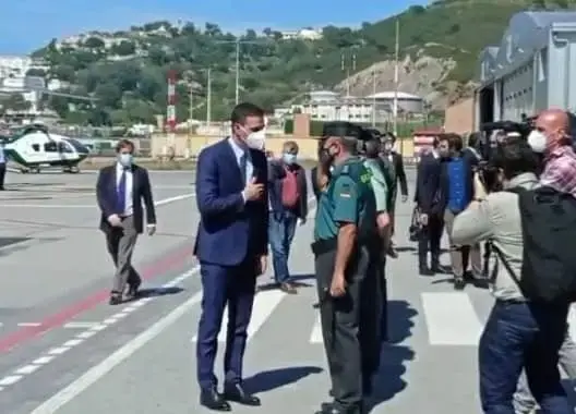رئيس الحكومة الإسبانية يصل لسبتة ويصرح: سنعيد النظام في المدينة وحدودها بأسرع وقت