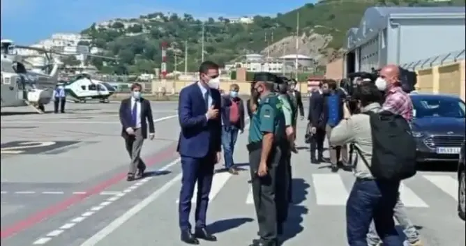 رئيس الحكومة الإسبانية يصل لسبتة ويصرح: سنعيد النظام في المدينة وحدودها بأسرع وقت