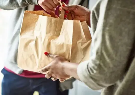 الدار البيضاء.. شابات تحدّين البطالة واقتحمن عالم خدمات التوصيل