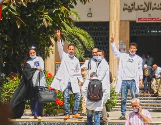 تزامنا ومحاكمة زملائهم .. المتعاقدون يشلون المؤسسات التعليمية غدا الخميس