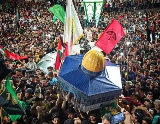 احتفالات عارمة بفلسطين بـ”الانتصار على إسرائيل”.. والحياة تعود تدريجيا لغزة