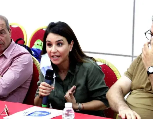أقريو تدعو لدعم فناني المملكة والكف عن الوقوف أمام حريتهم في الإبداع