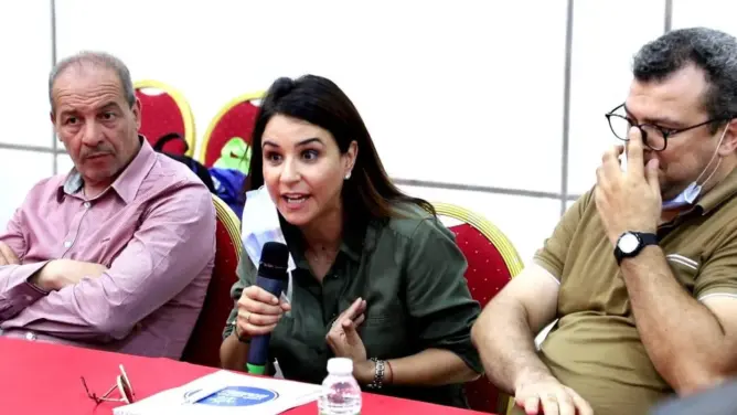 أقريو تدعو لدعم فناني المملكة والكف عن الوقوف أمام حريتهم في الإبداع